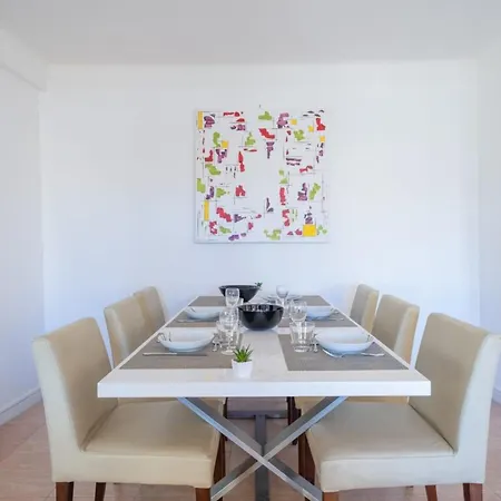 2br 100m From Beaches Terrace & Parking *