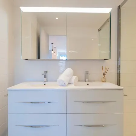 2br 100m From Beaches Terrace & Parking