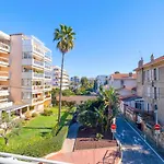 2br 100m From Beaches Terrace & Parking Apartman