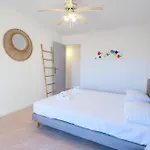 2br 100m From Beaches Terrace & Parking Apartman
