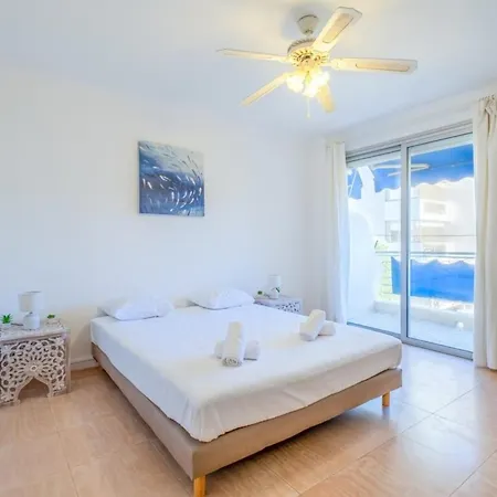 2br 100m From Beaches Terrace & Parking Lägenhet