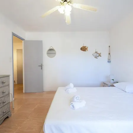 2br 100m From Beaches Terrace & Parking *