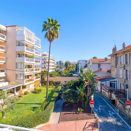 2br 100m From Beaches Terrace & Parking Lägenhet *