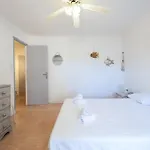 2br 100m From Beaches Terrace & Parking *